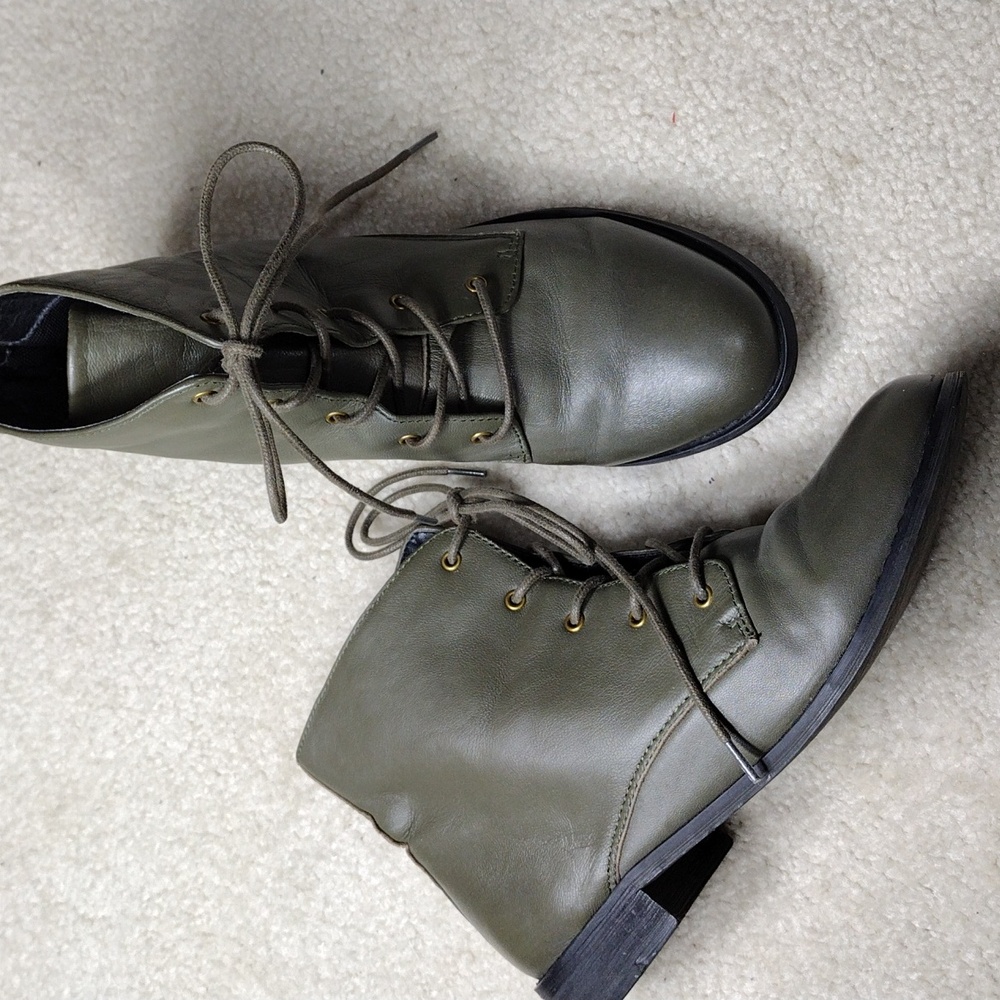 Shellys London women's loden green buttery soft leather ankle boots. Size 10